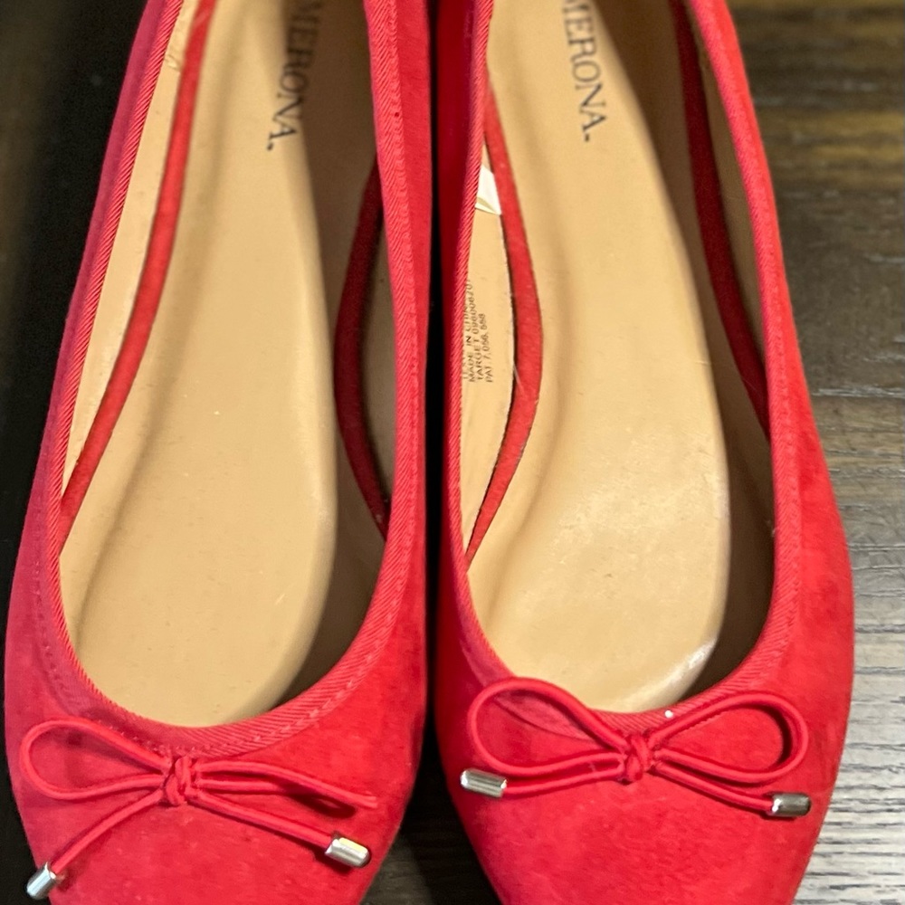 Red Flats - Picture 6 of 6